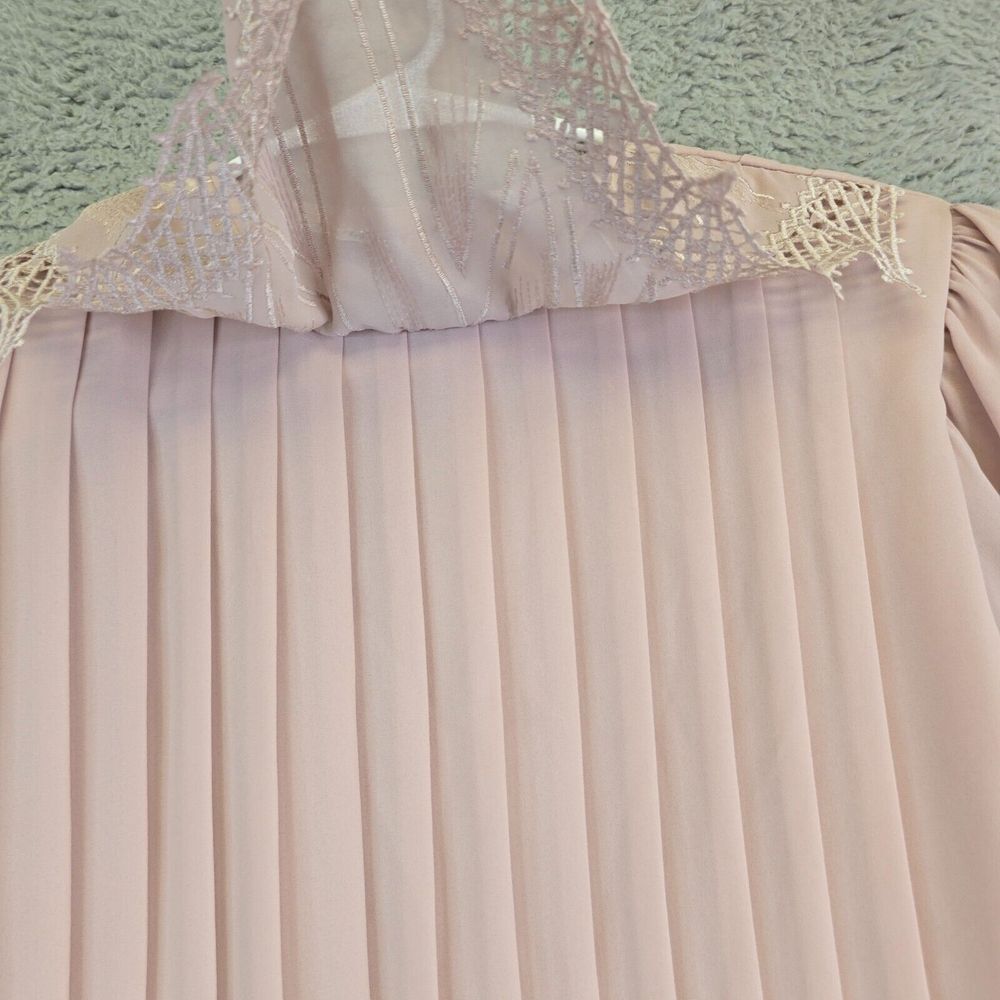 Elegant Pink Blouse with Lace Detail - Picture 7 of 16